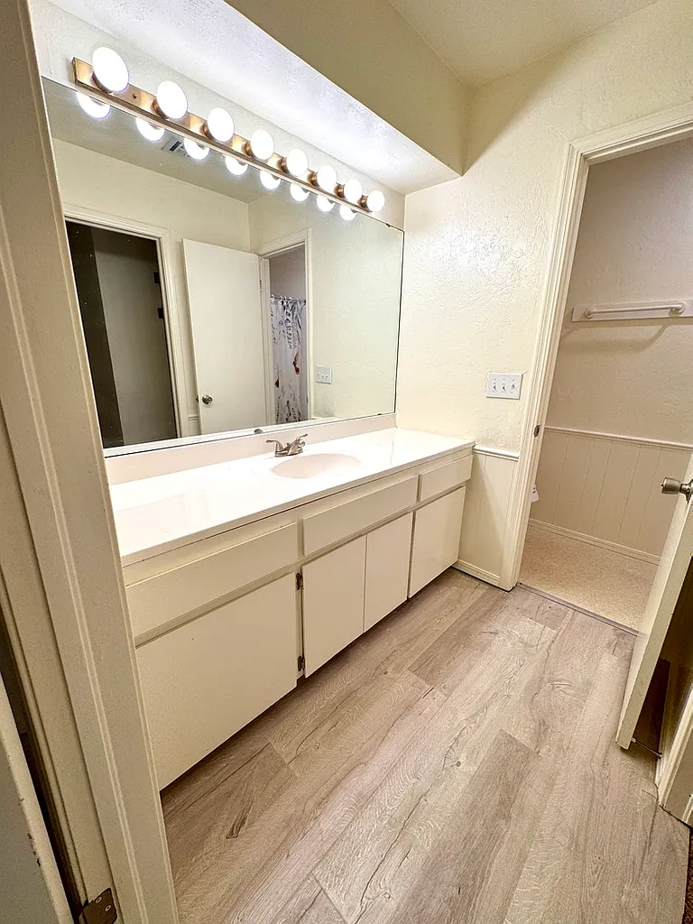 3 bed, 2.5 bath, 1600 sqft, $1,525 — Photo 3