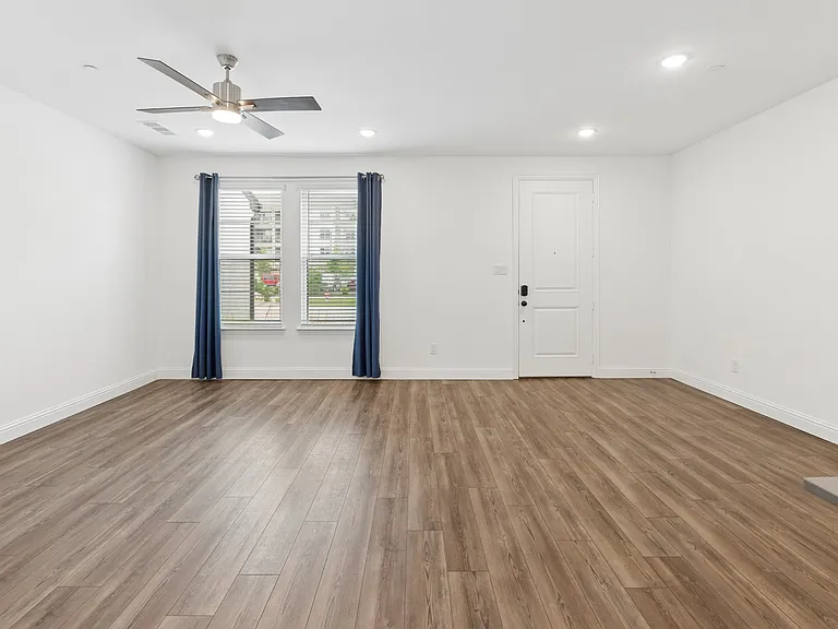 4532 Tripp St — Photo 2