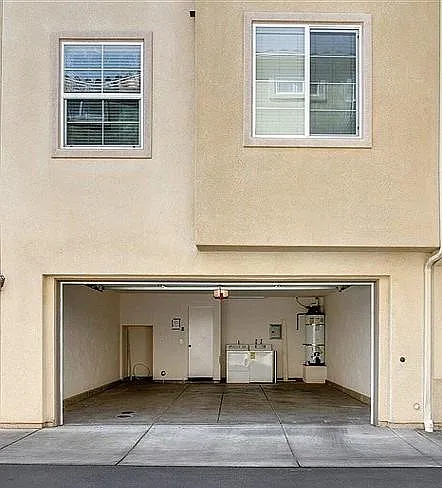 Zoom out of garage space.