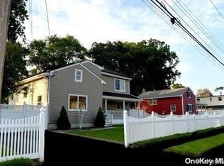 6 Palm Rd, Bay Shore, NY 11706