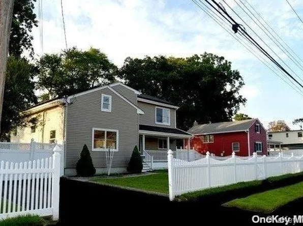 6 Palm Road, Bay Shore, NY 11706