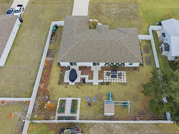 4th image of 4616 SW Nackman Ter