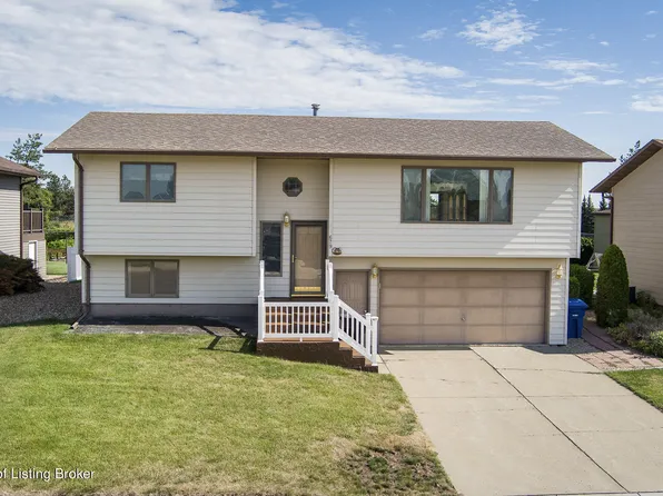 679 13th St E, Dickinson, ND 58601