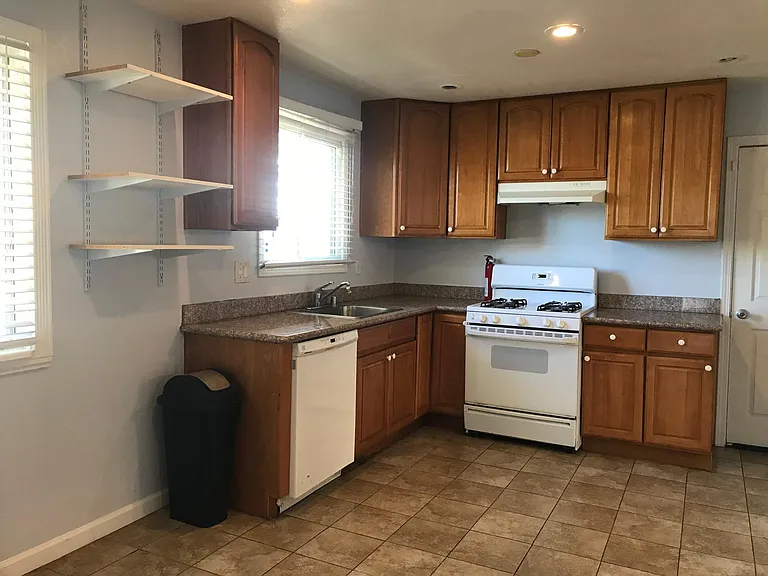 2216 Kendree St — Photo 9