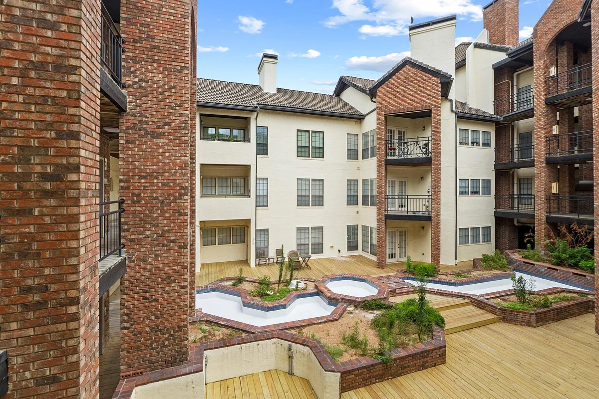 Building Photo - 3001 Cedar St #A-214