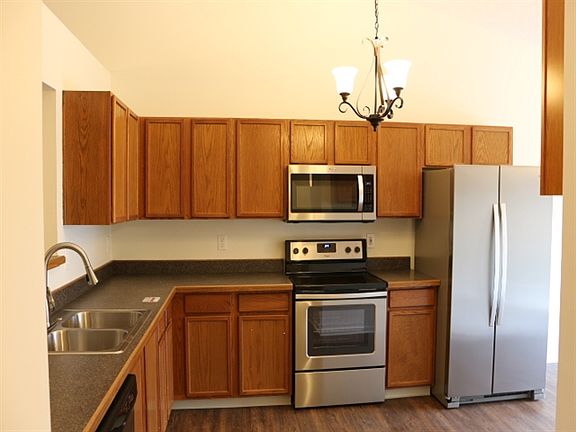 4th image of 1276 Valley Dr