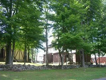 Deerfield Gardens — Photo 2