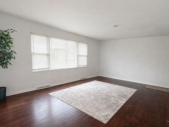 3rd image of 5485 Carolina St