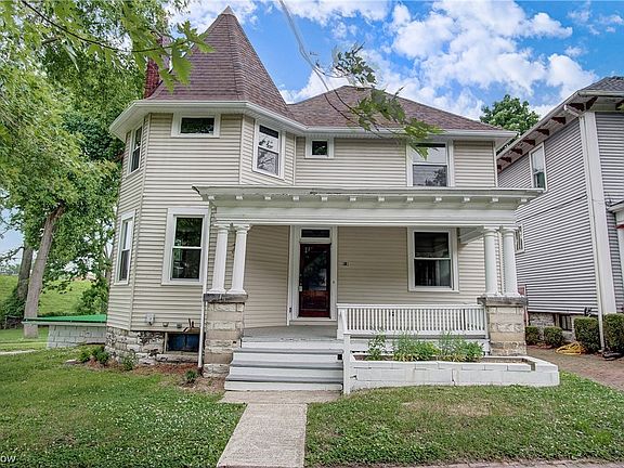 3rd image of 818 McIntire Ave