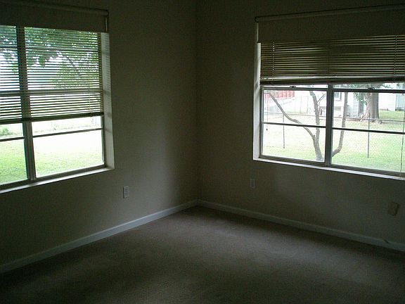 3rd image of 2815 Texas Dr