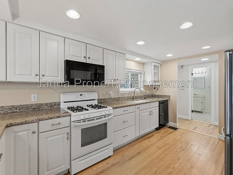 1209 Lakeview Dr — Photo 9