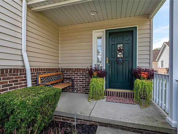 3rd image of 30951 Winterberry Ln