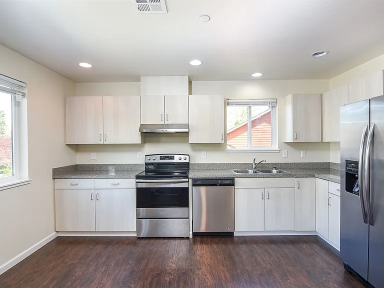 1960 NW Taylor Ave — Photo 12