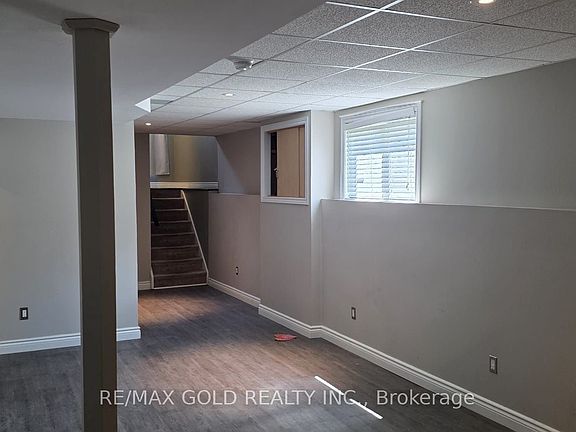 4th image of 11 Rose Ave