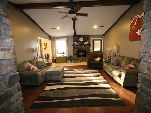 5th image of 802 Dogwood Ln