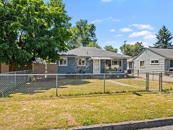 3rd image of 3018 E Nora Ave