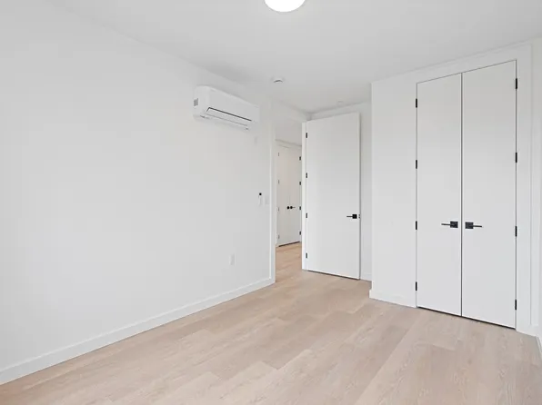 172-02 Hillside Avenue image 7 of 13