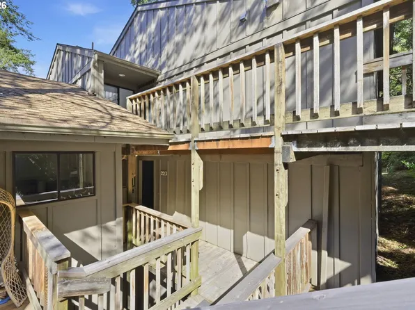 223 Trailside Loop, Eugene, OR 97405