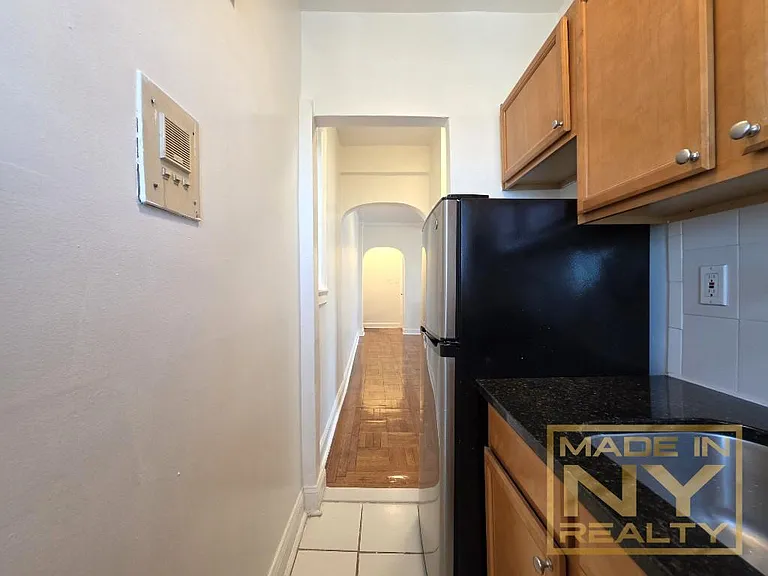 122-20 Ocean #6A — Photo 2
