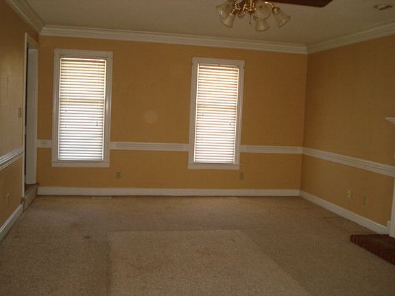 4th image of 111 N Marion Dr