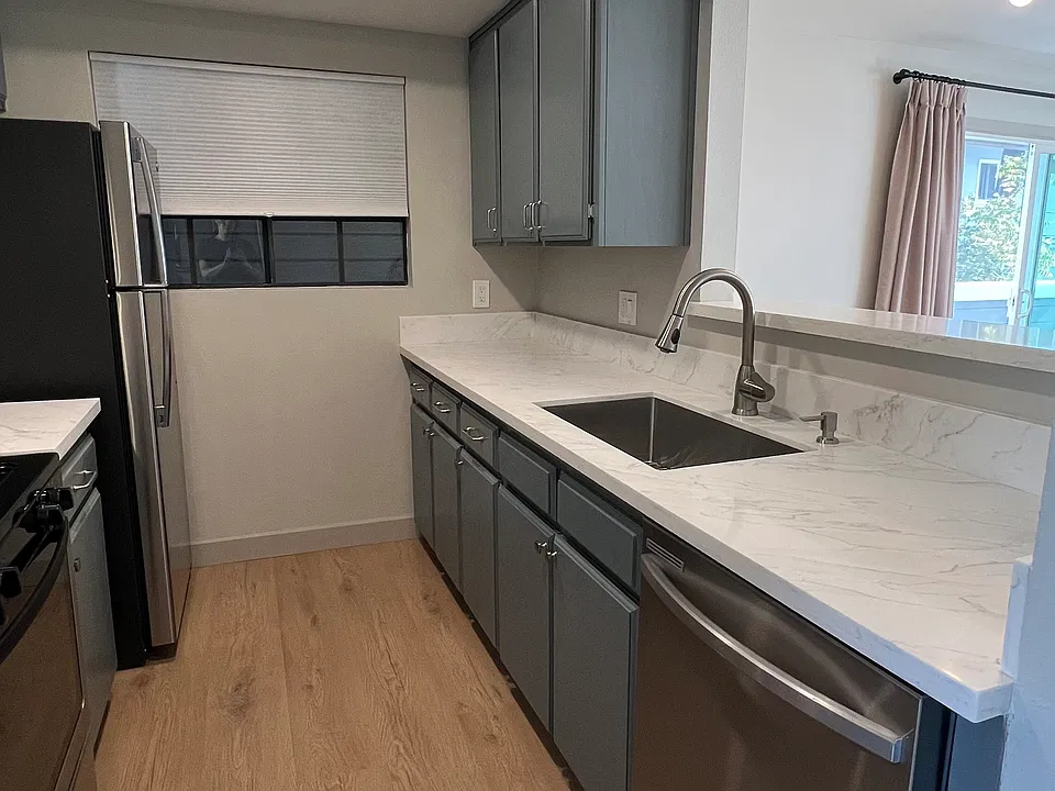 236 S Curtis Ave #E
