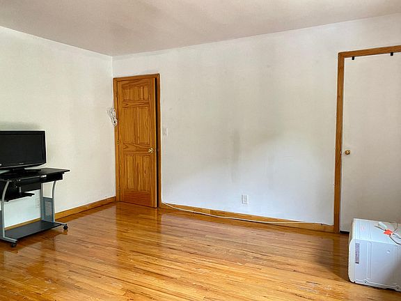5th image of 15702 Sanford Ave Floor 2