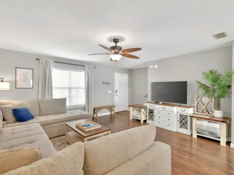 1011 Wolves Den Pl — Photo 2