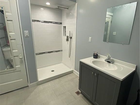 3rd image of 6211 Denison Ave