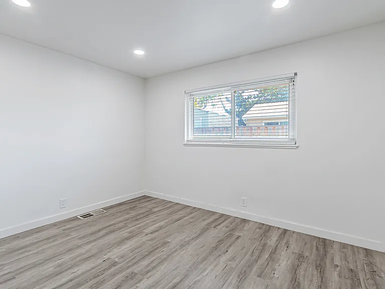 2158 San Rafael Ave — Photo 17