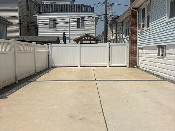 4th image of 77 Illinois Ave