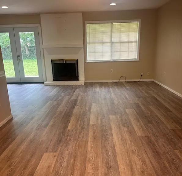 1208 Walnut Bend St — Photo 3