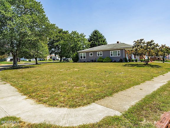 4th image of 185 Bonaire Drive