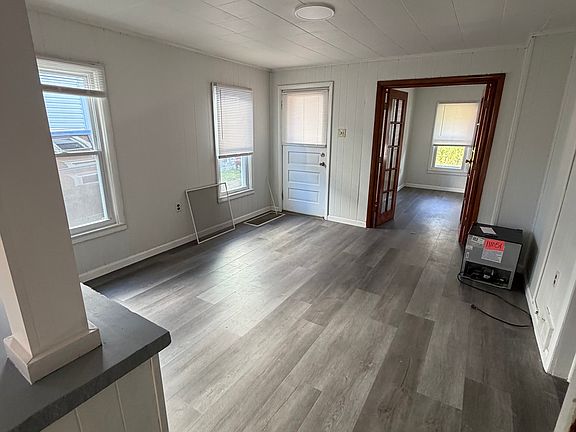 3rd image of 402 1st St #1