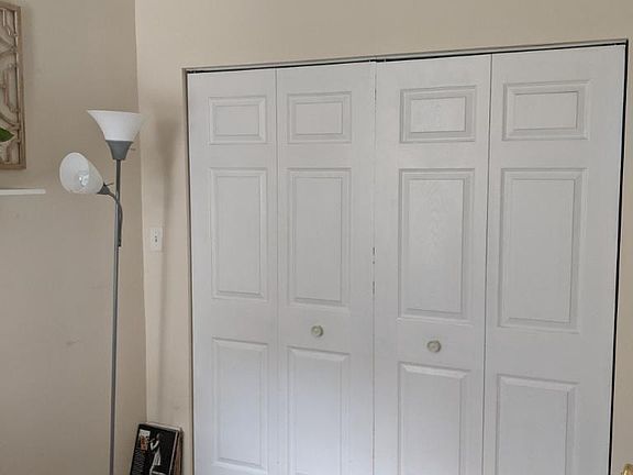 3rd image of 850 N Maplewood Ave #3R