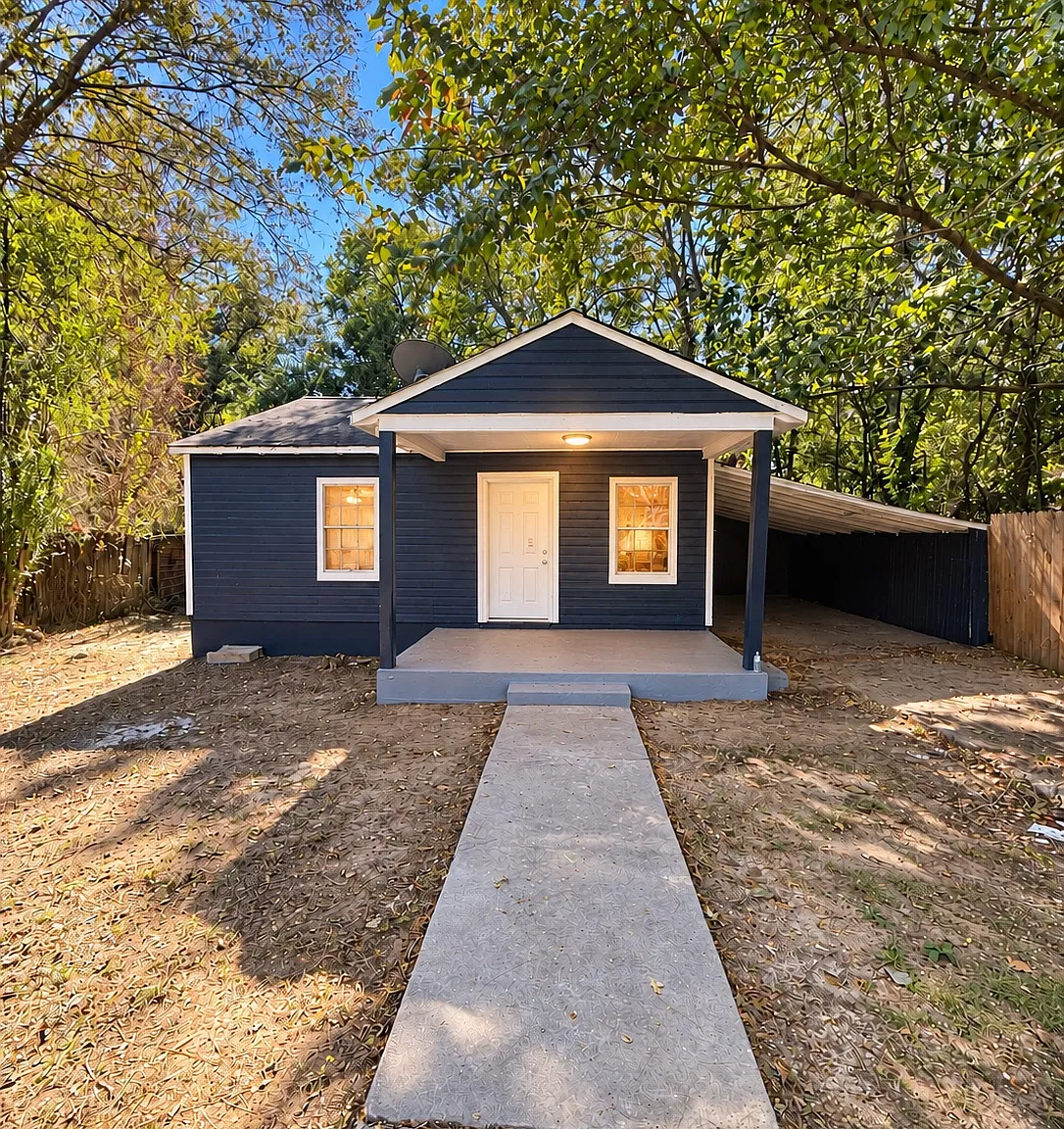 4 bed, $1,350 — Photo 1