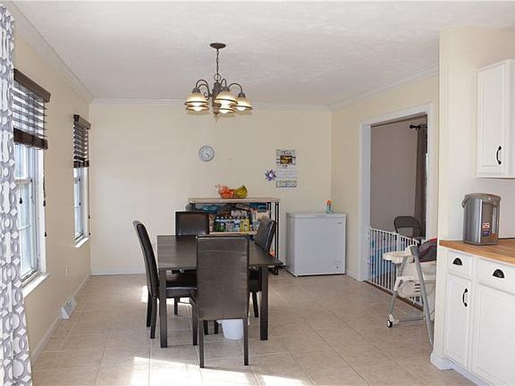 3rd image of 211 Lafayette Dr
