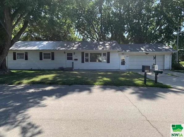 720 Hyland Ave, Cherokee, IA 51012