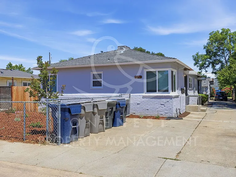 4617 13th Ave — Photo 2