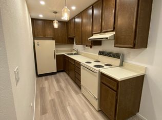 2801 N Los Felices Cir E #D208, Palm Springs, CA 92262