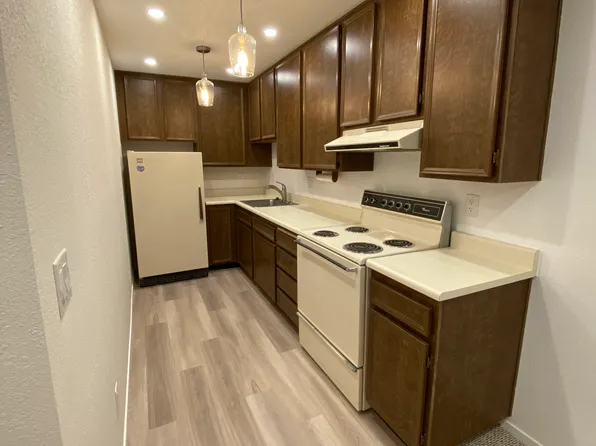 2801 N Los Felices Cir E #D208, Palm Springs, CA 92262