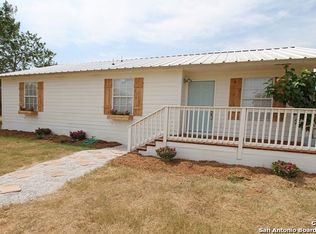 1205 County Road 6610, Devine, TX 78016