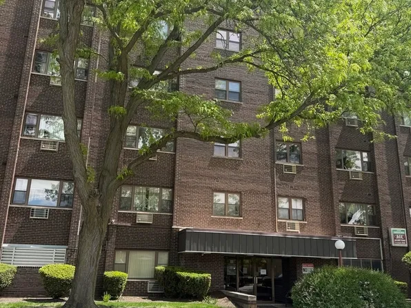 4600 N Cumberland Ave #1, Chicago, IL 60656