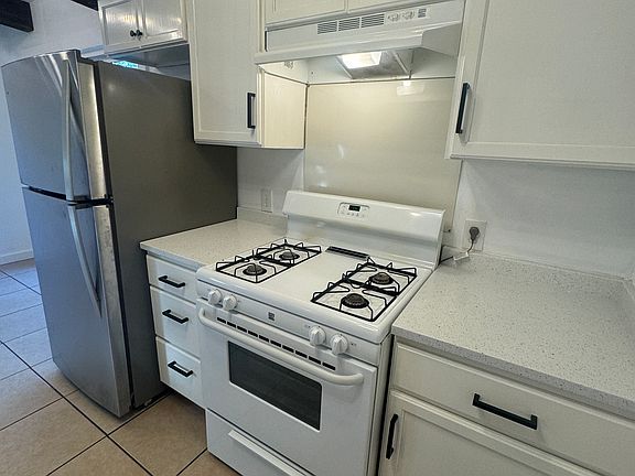 3rd image of 5000 Cottonwood Cir #B