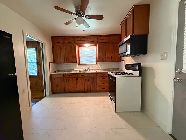 605 Omega St — Photo 9