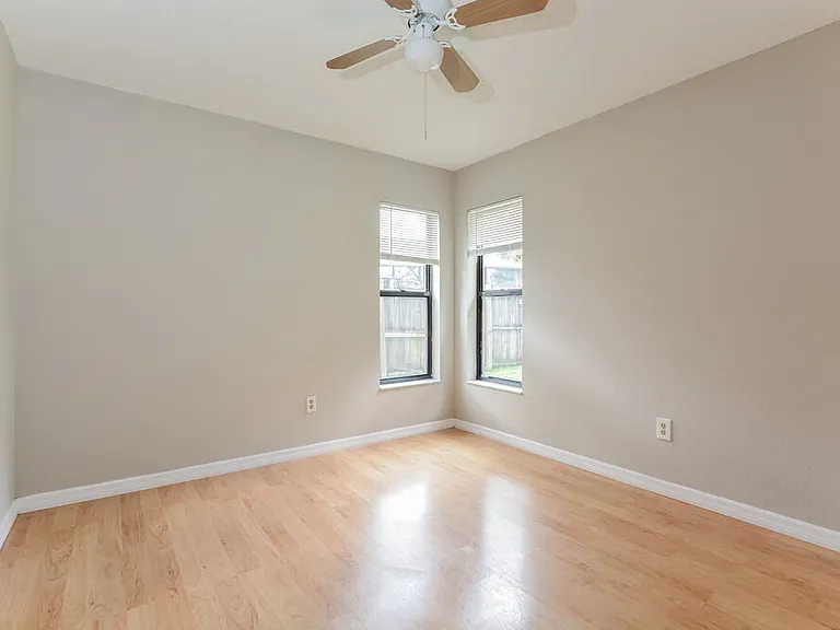 1058 Dees Dr — Photo 13