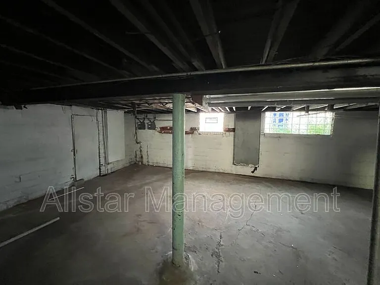 3255 E 139th St #UP — Photo 29