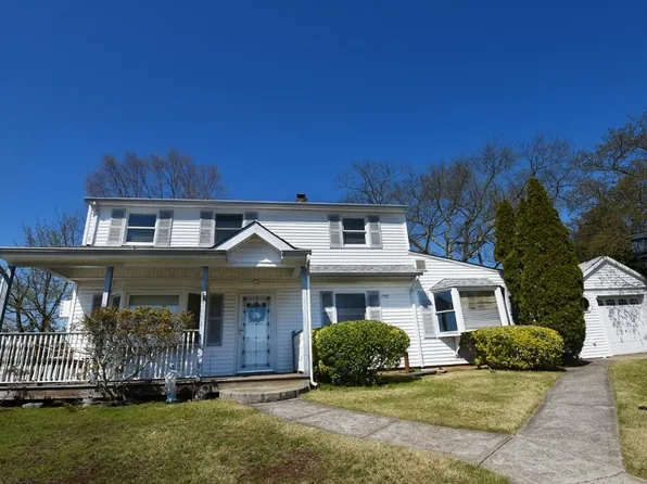 48 Drake Lane, Levittown, NY 11756