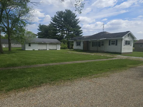 907 S Spruce St, Villa Grove, IL 61956