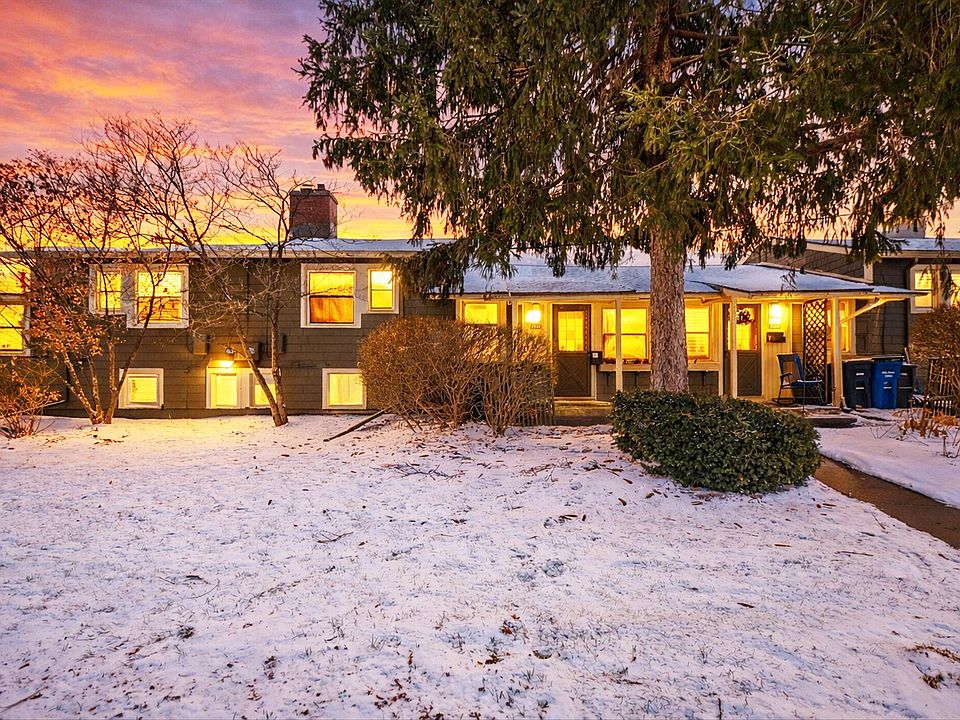 1st image of 2327 Fernwood Ave