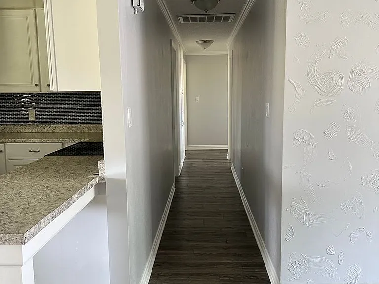 5301 Bel Aire Dr — Photo 13